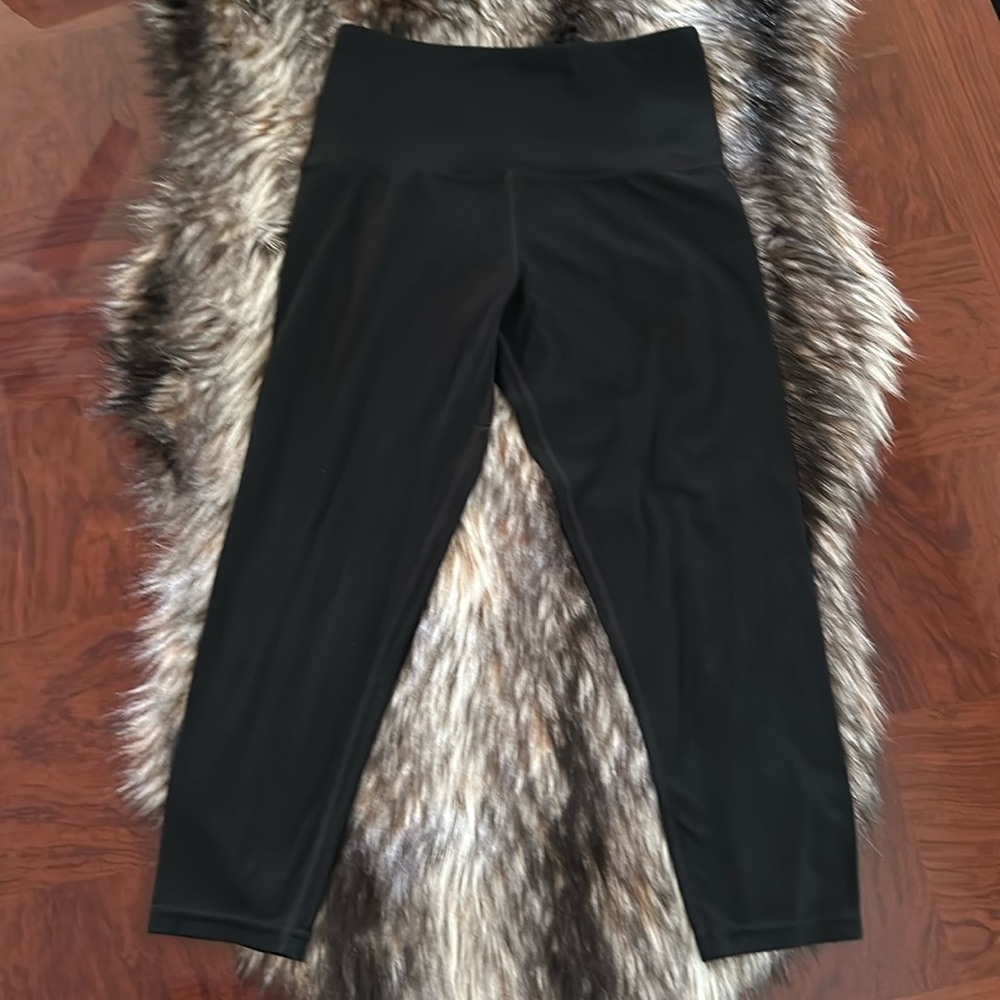 Tuff Veda *NWOT* Women’s Capri Leggings, Black